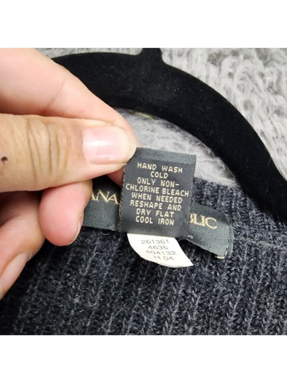 Banana Republic Sweater Mens Medium Gray 100% Wool Long Sleeve Pullover